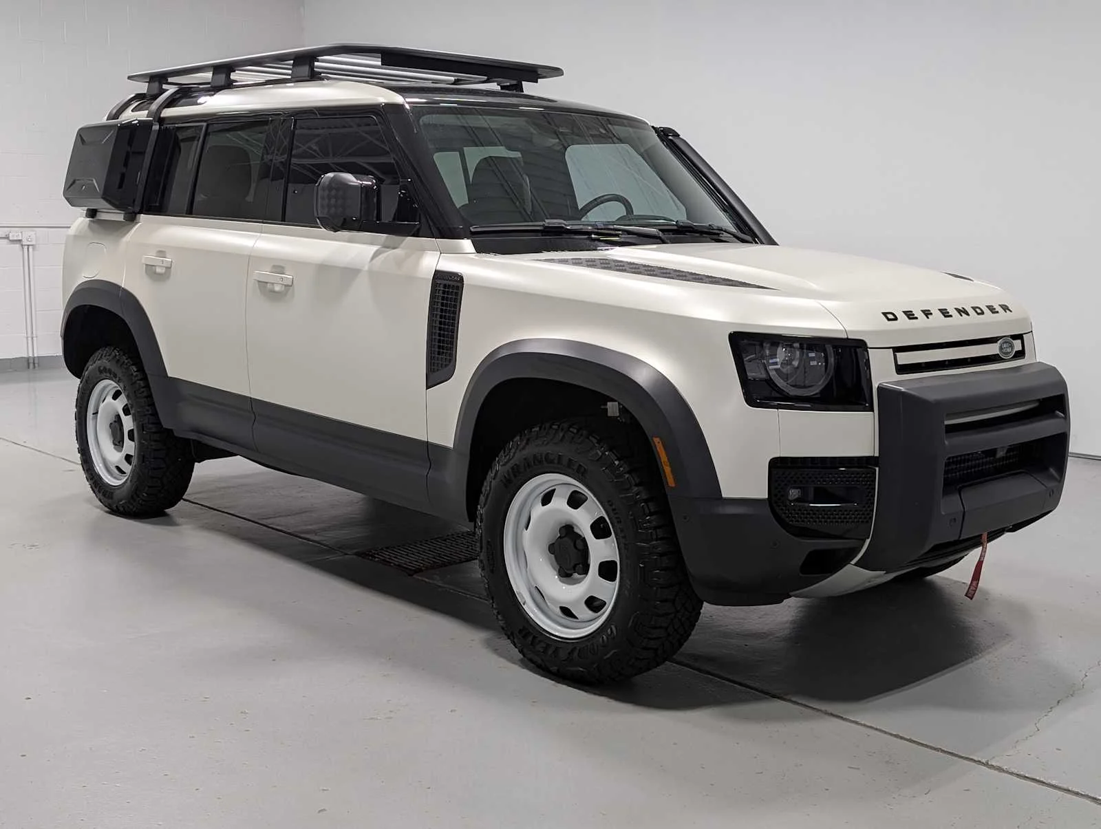 Used 2024 Pearl White satin exterior wrap Land Rover S image 6