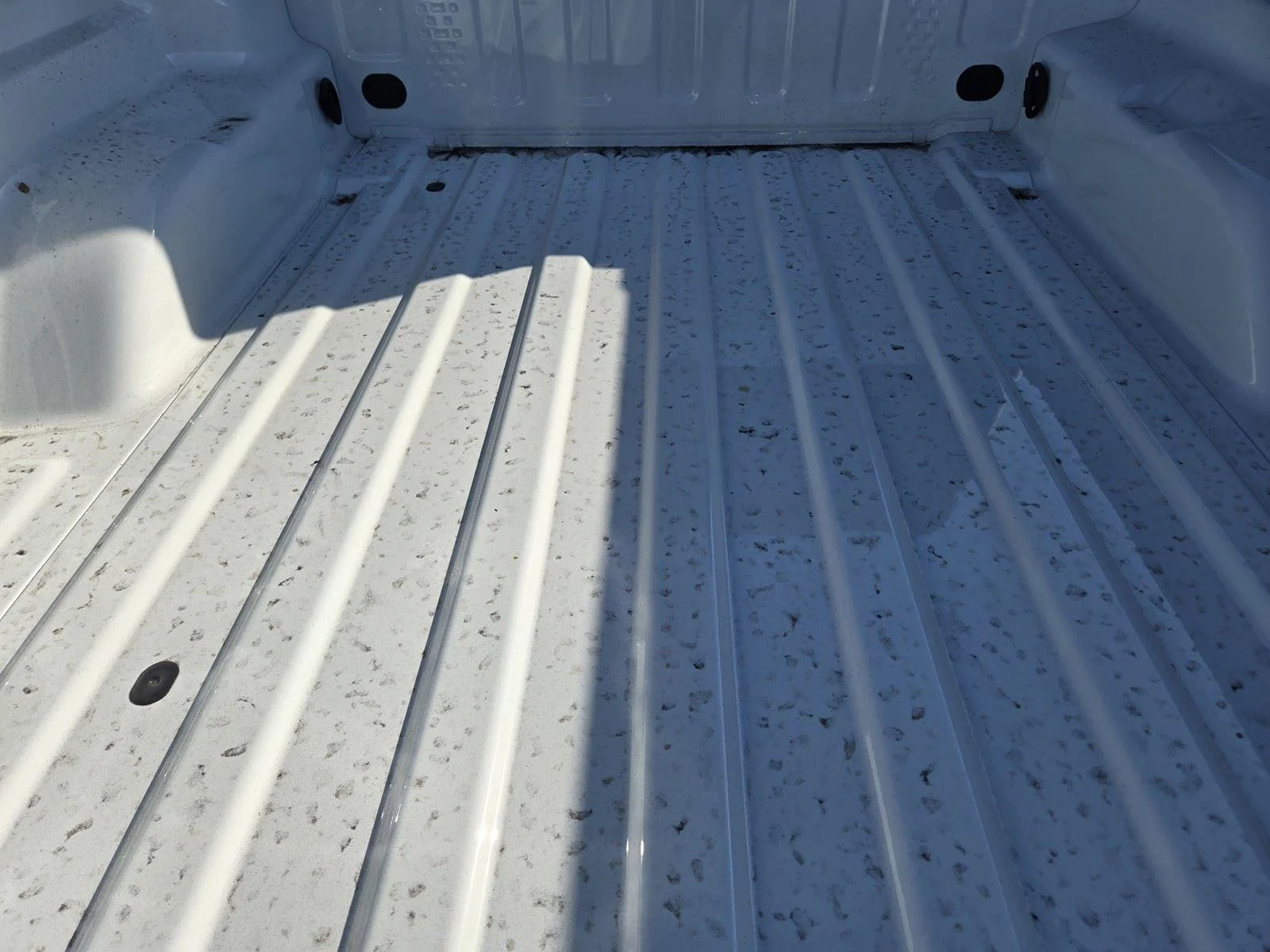 New 2026 Bright White Clear-Coat Exterior Paint Jeep Mojave image 15