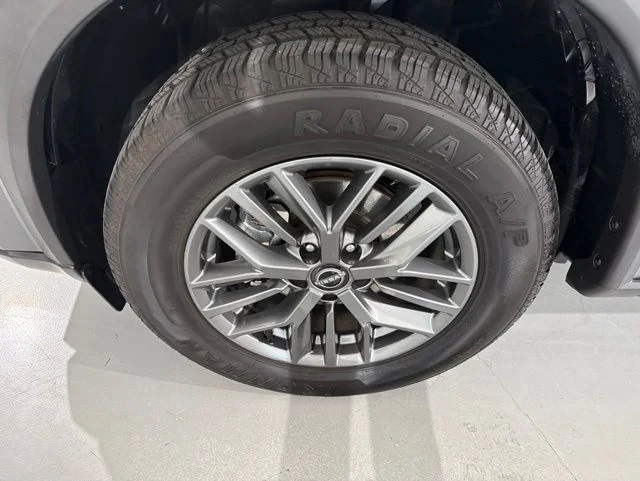 Used 2024 Gray Nissan S image 5