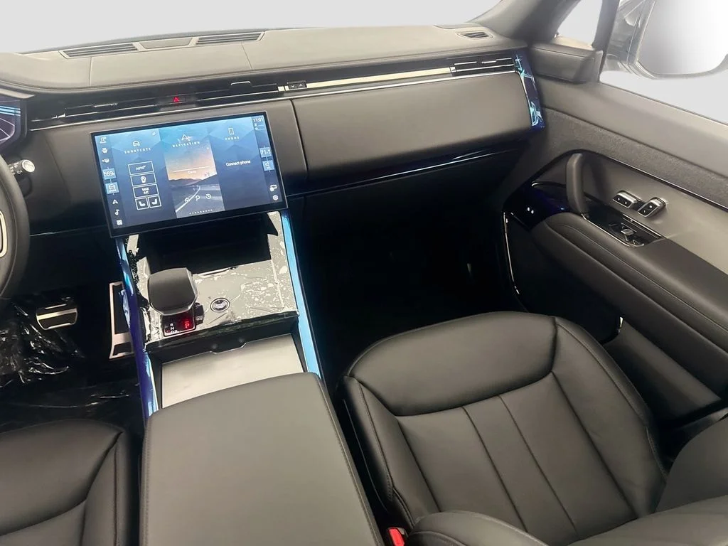 New 2026 Fuji White Land Rover Dynamic SE image 17