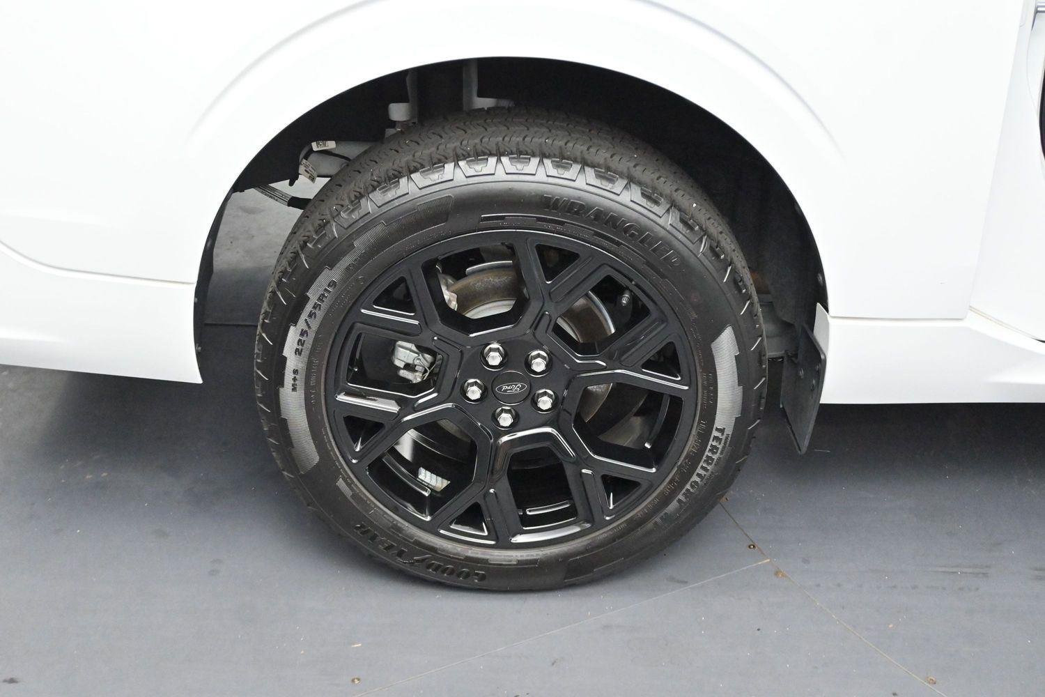 Used 2025 Oxford White Ford Lobo Standard image 33