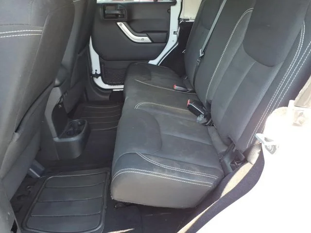 Used 2015 White Jeep Unlimited Sahara image 16