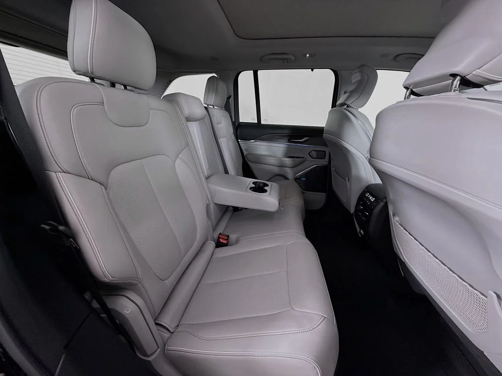 Used 2022 Brown Jeep Overland 4xe image 25