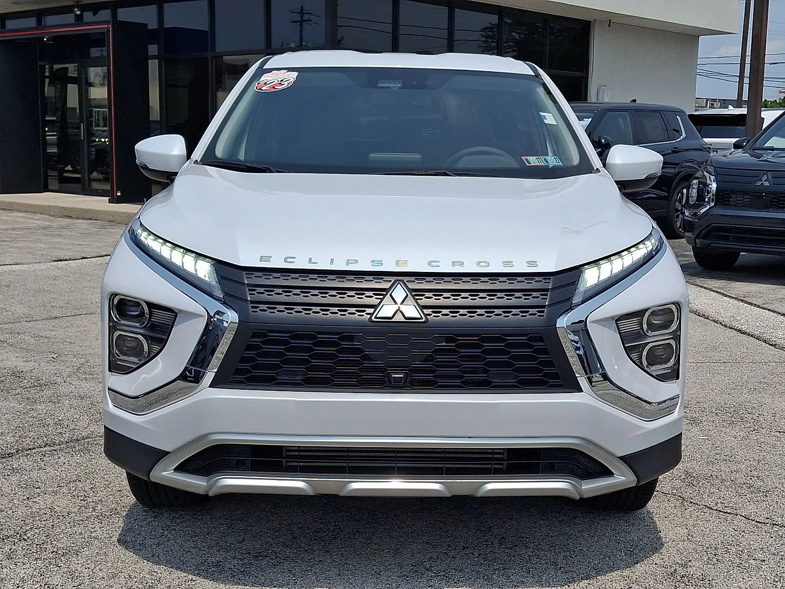 Used 2023 White Mitsubishi SE image 7