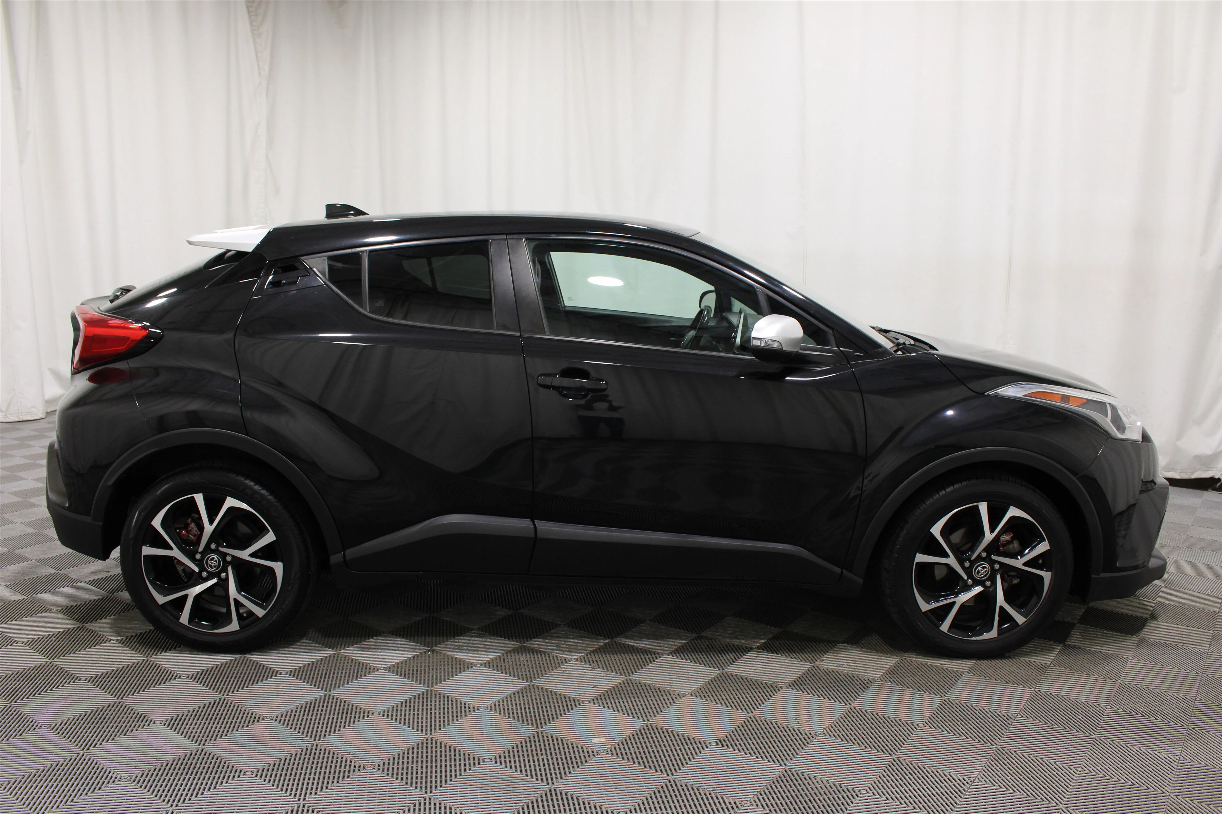 2019 Toyota C-HR XLE - Photo 28