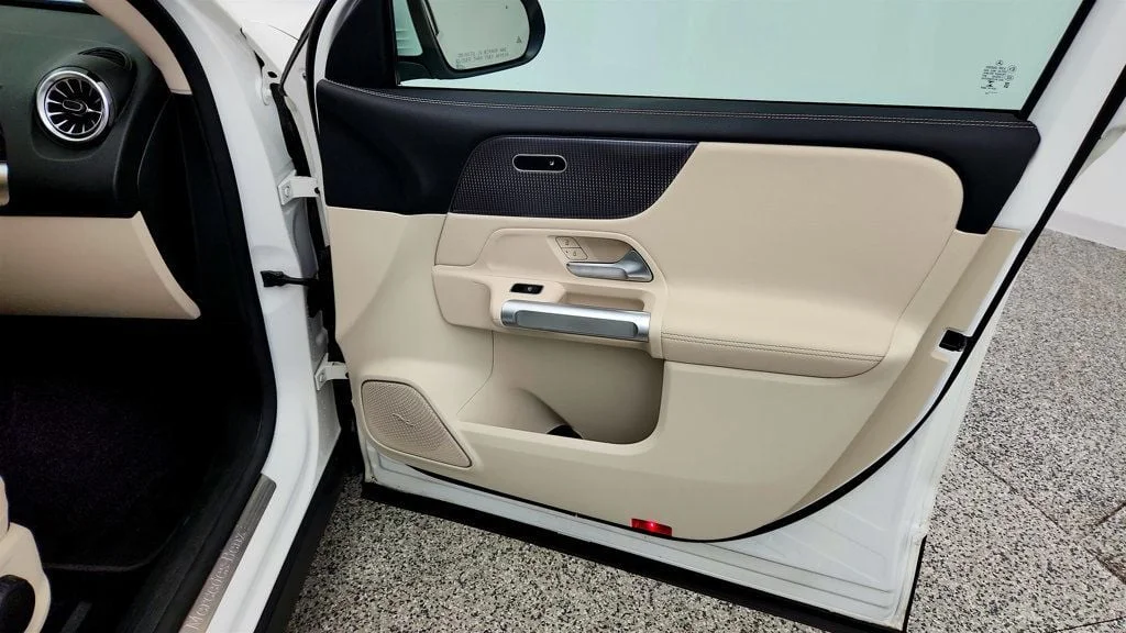 Used 2022 Polar White Mercedes-Benz EQB 300 4MATIC® SUV w/ Pinnacle Pkg & Driver Assistance Pkg Lite image 26