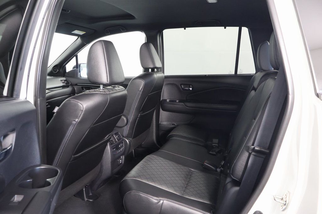 Certified Used 2019 White Diamond Pearl Honda Touring image 11