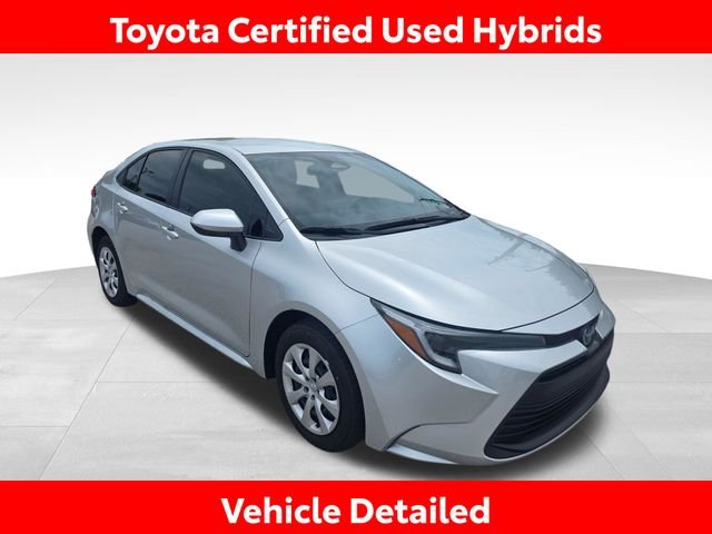 Used 2025 Silver Toyota LE image 3