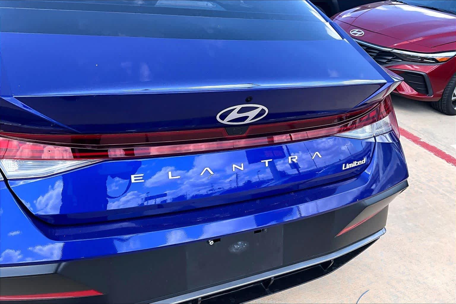2025 Hyundai Elantra Limited - Photo 29