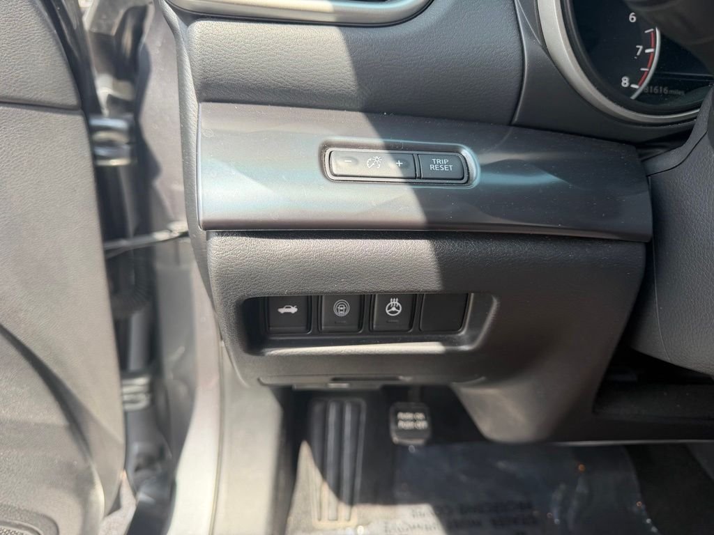 Used 2019 Gray Nissan SR image 16