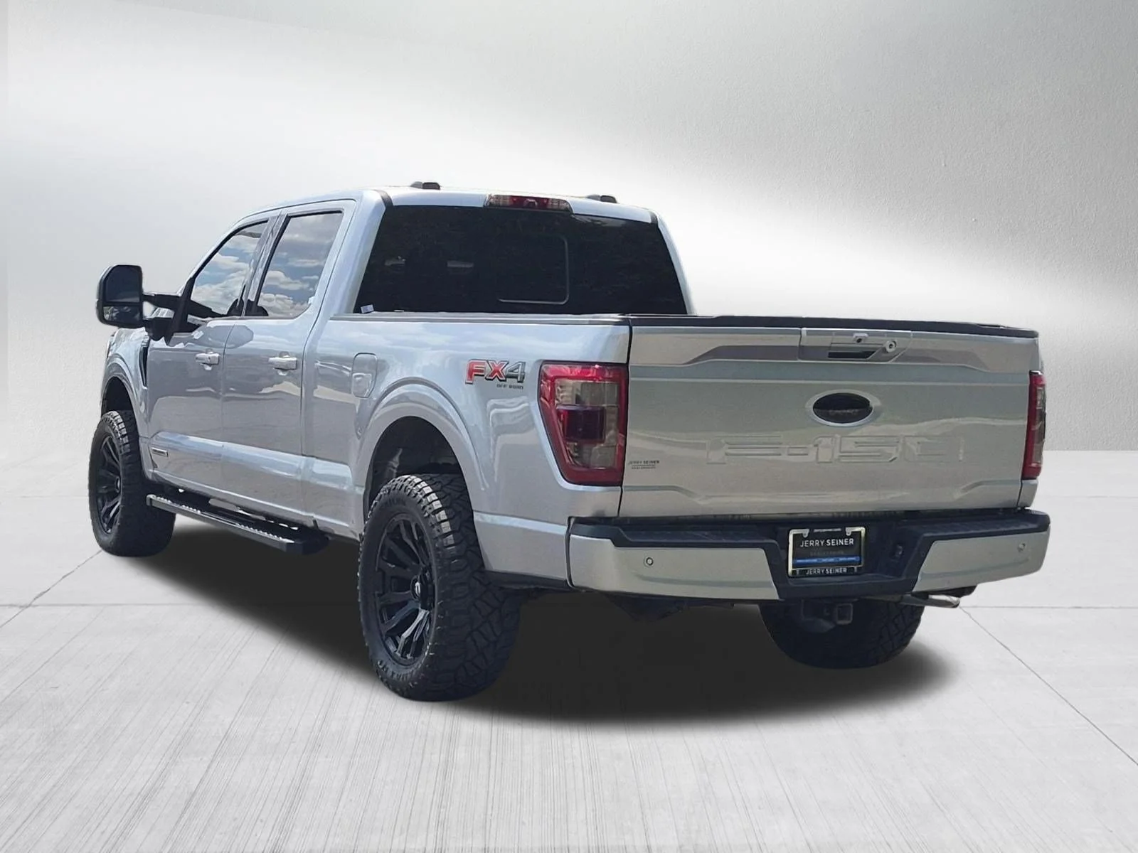Used 2021 Silver Metallic Ford LARIAT image 3