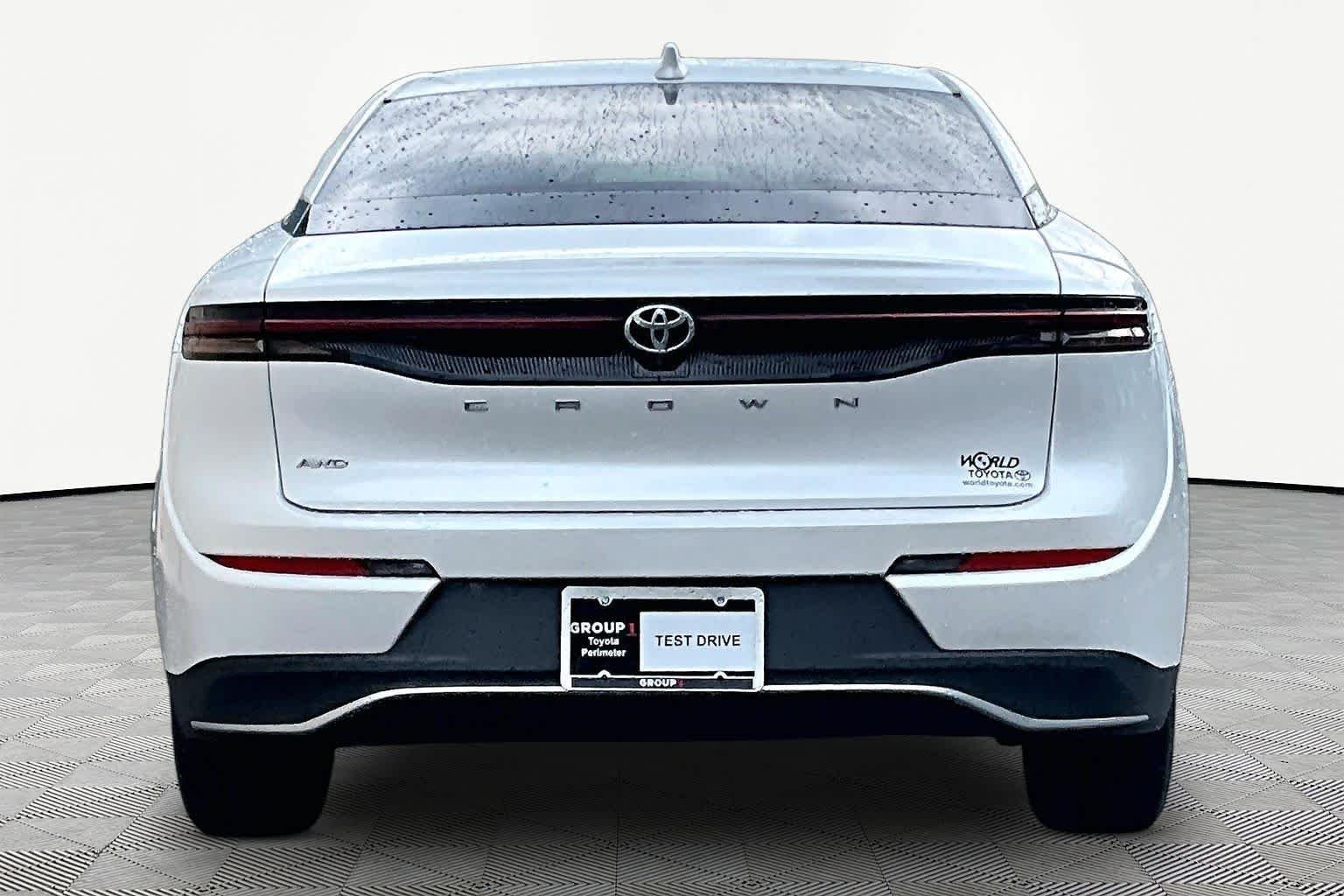 Used 2023 Oxygen White Toyota XLE image 5