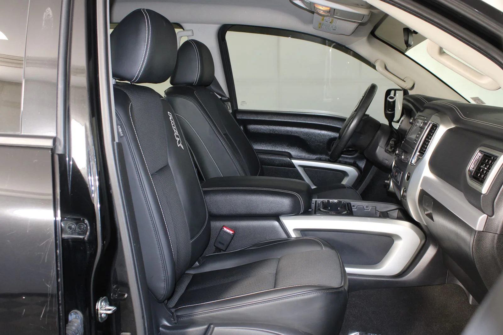 Used 2017 Black Nissan PRO-4X image 27