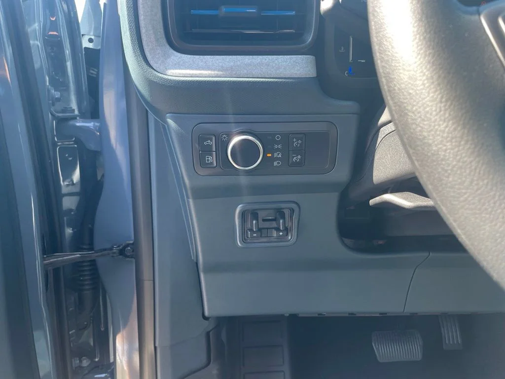 New 2026 Azure Gray Metallic Tri-Coat Ford XLT image 12