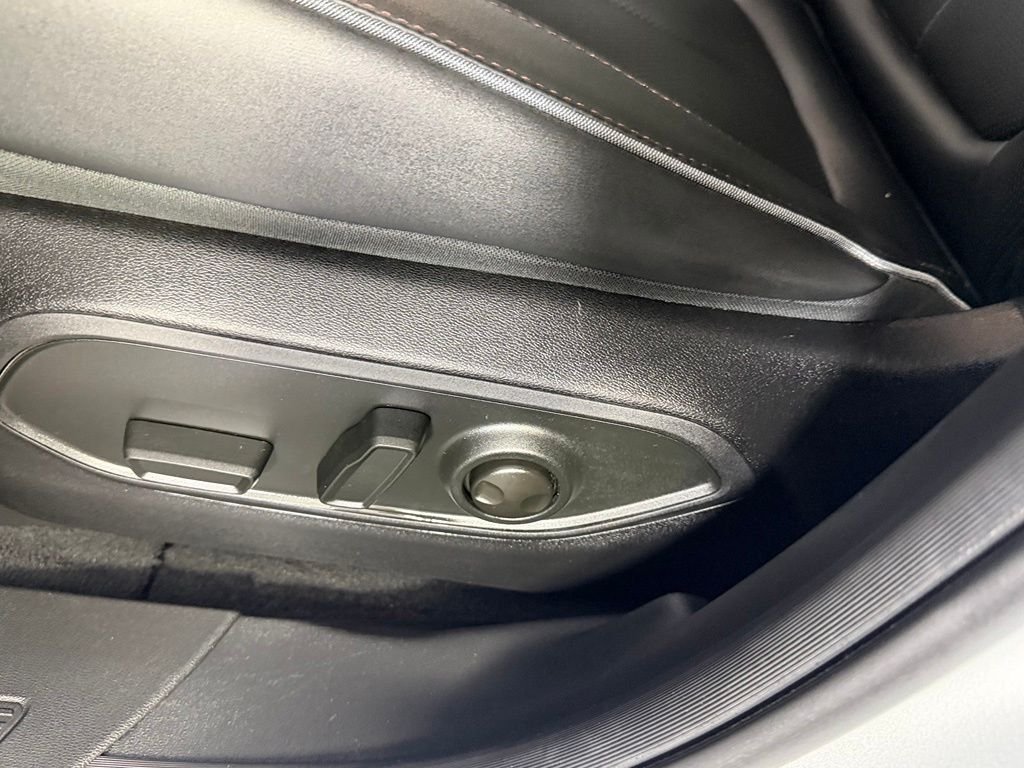 Used 2025 Silver Jeep Limited image 24