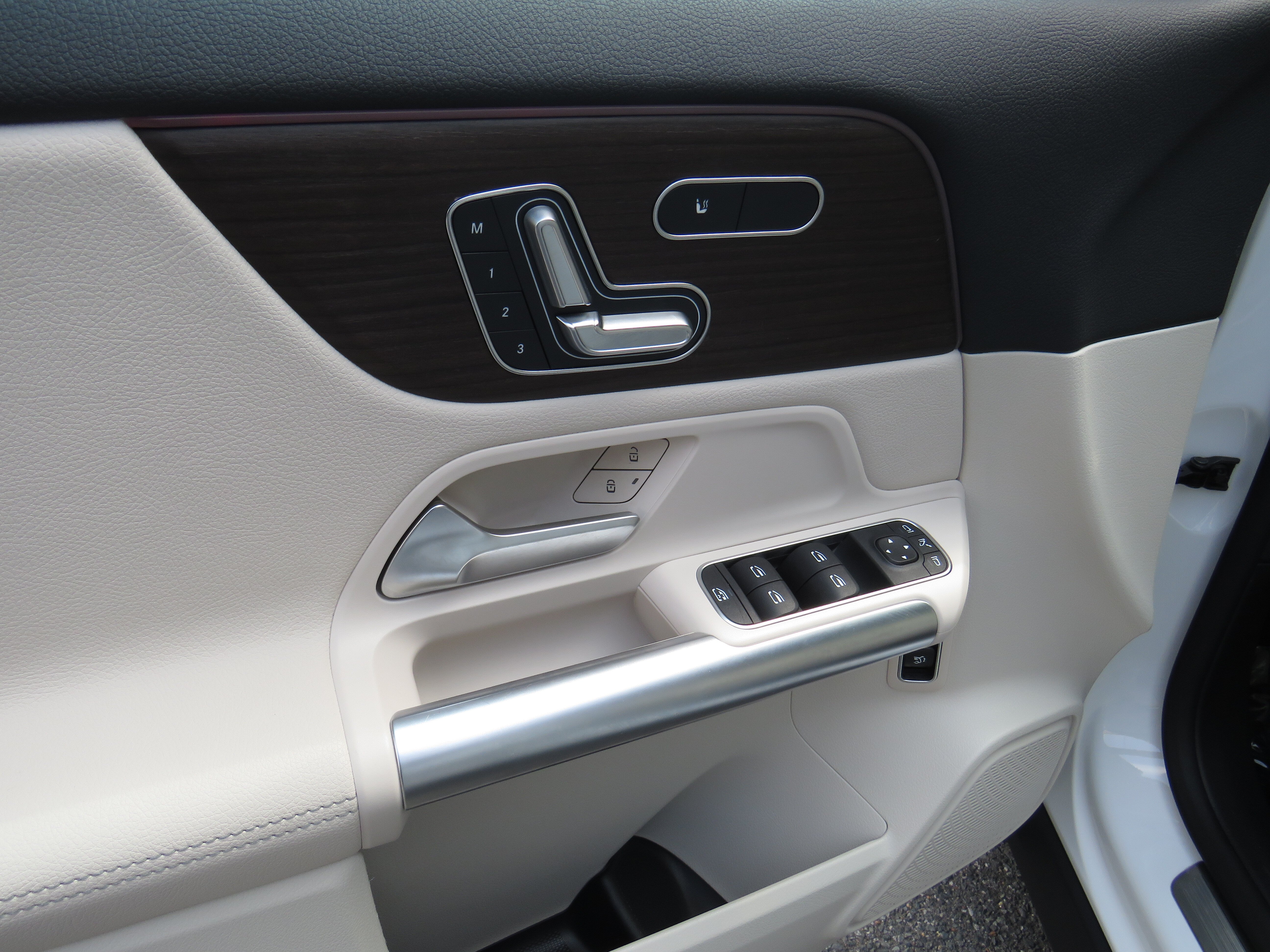 Used 2026 Polar White Mercedes-Benz GLA 250 4MATIC® image 8