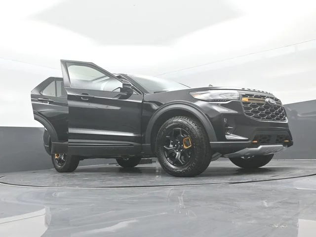 New 2026 Agate Black Metallic Ford Tremor® image 32