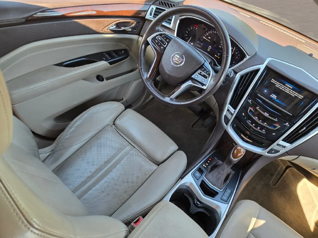 Used 2016 PLATINUM ICE TRICOAT Cadillac Luxury Collection image 17