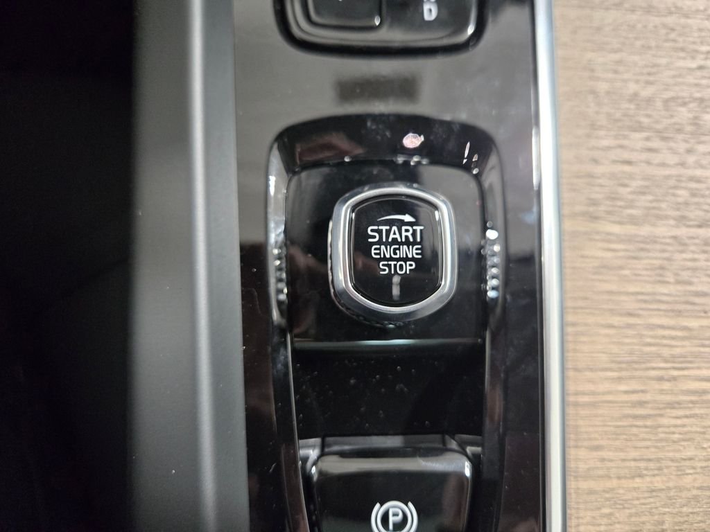 2026 Volvo XC60 Plus - Photo 14