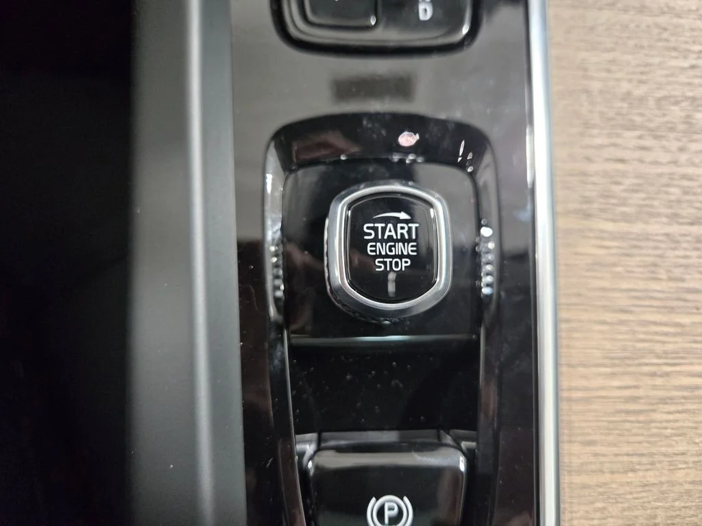 2026 Volvo XC60 Plus - Photo 14