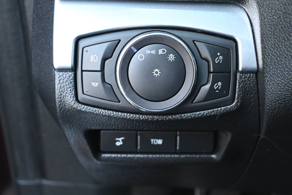 Used 2019 Burgundy Ford Limited image 34