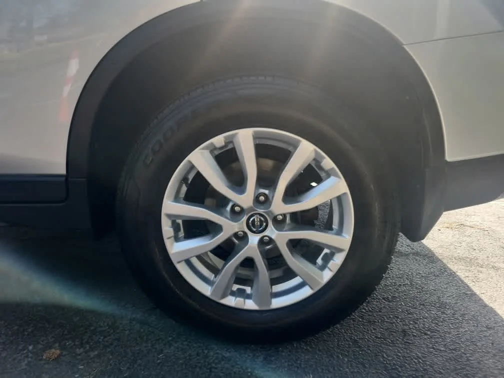 Used 2018 Brilliant Silver Nissan SV image 30