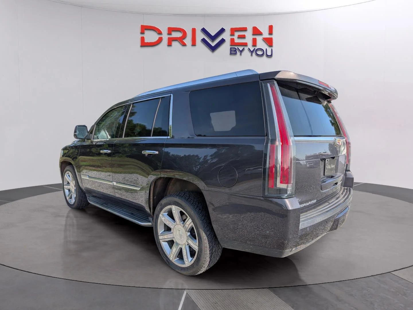 Used 2018 DARK GRANITE METALLIC Cadillac Luxury image 3