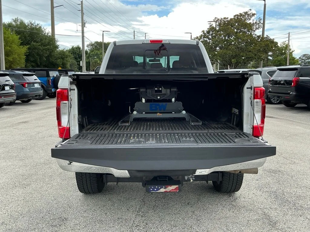 Used 2019 White Ford Lariat image 31