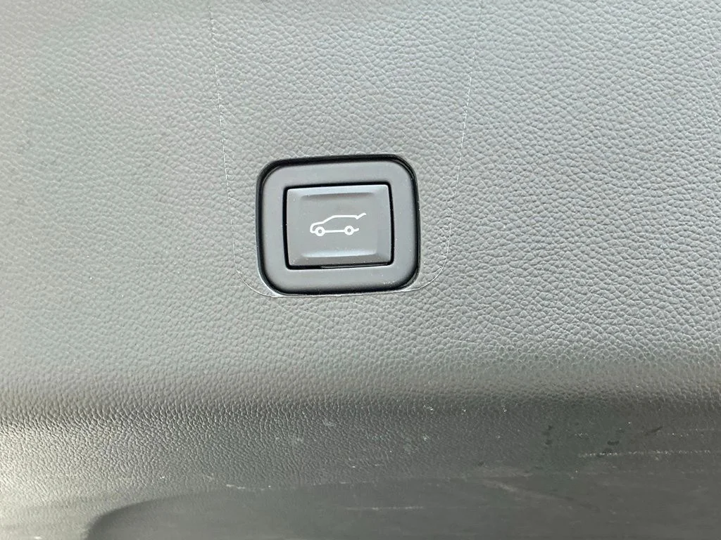 Used 2023 White Chevrolet LT image 26