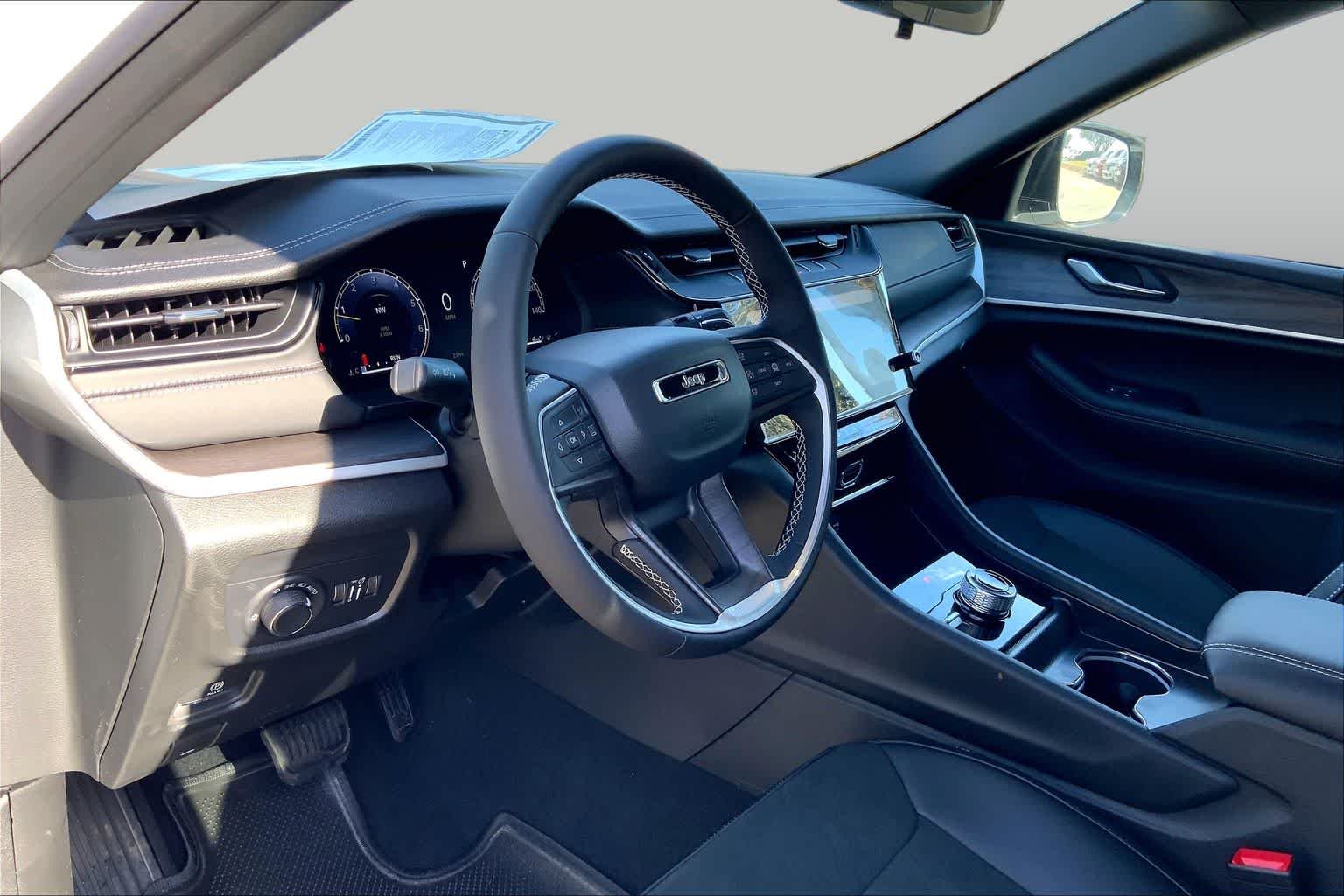 New 2026 Bright White Clearcoat Jeep Laredo Altitude image 8