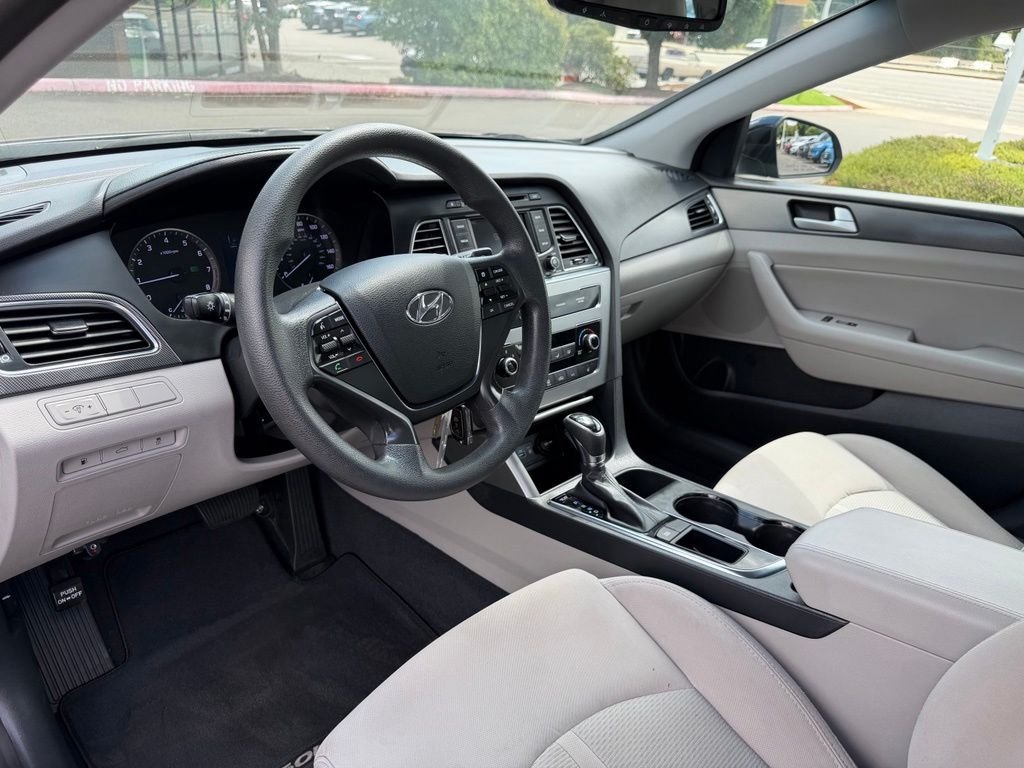 Used 2015 Black Hyundai Sport image 15