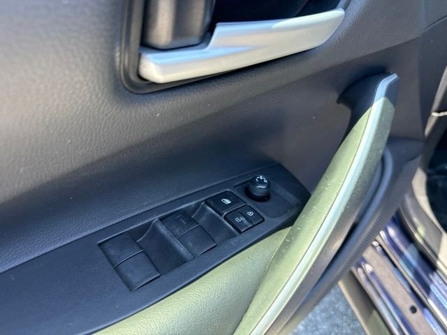 Used 2021  Toyota SE image 25