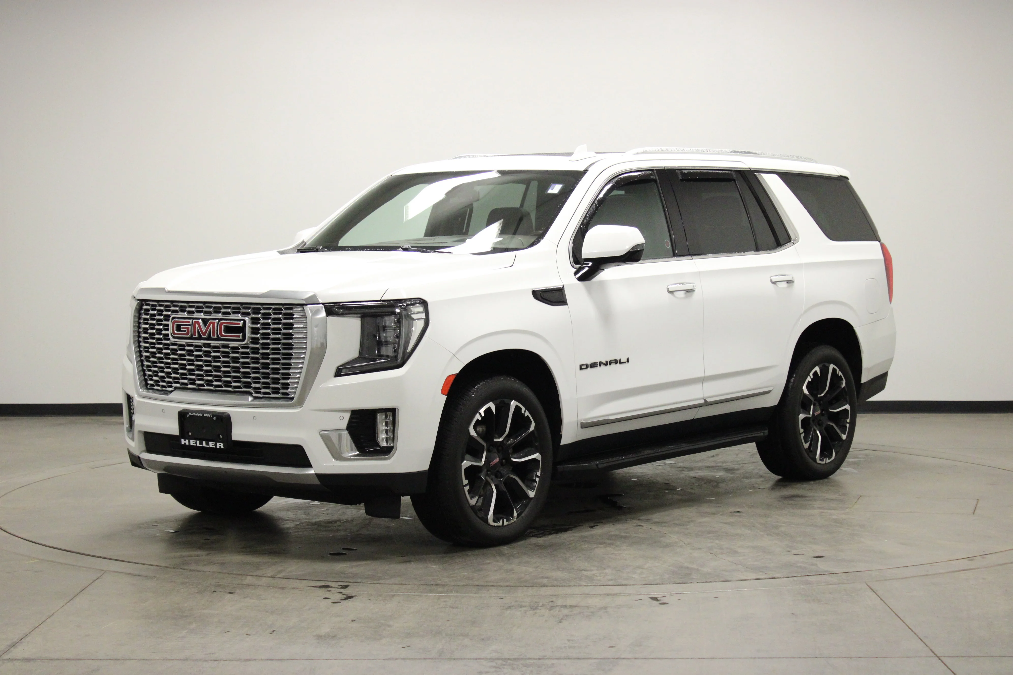 Used 2022 Summit White GMC Denali image 4