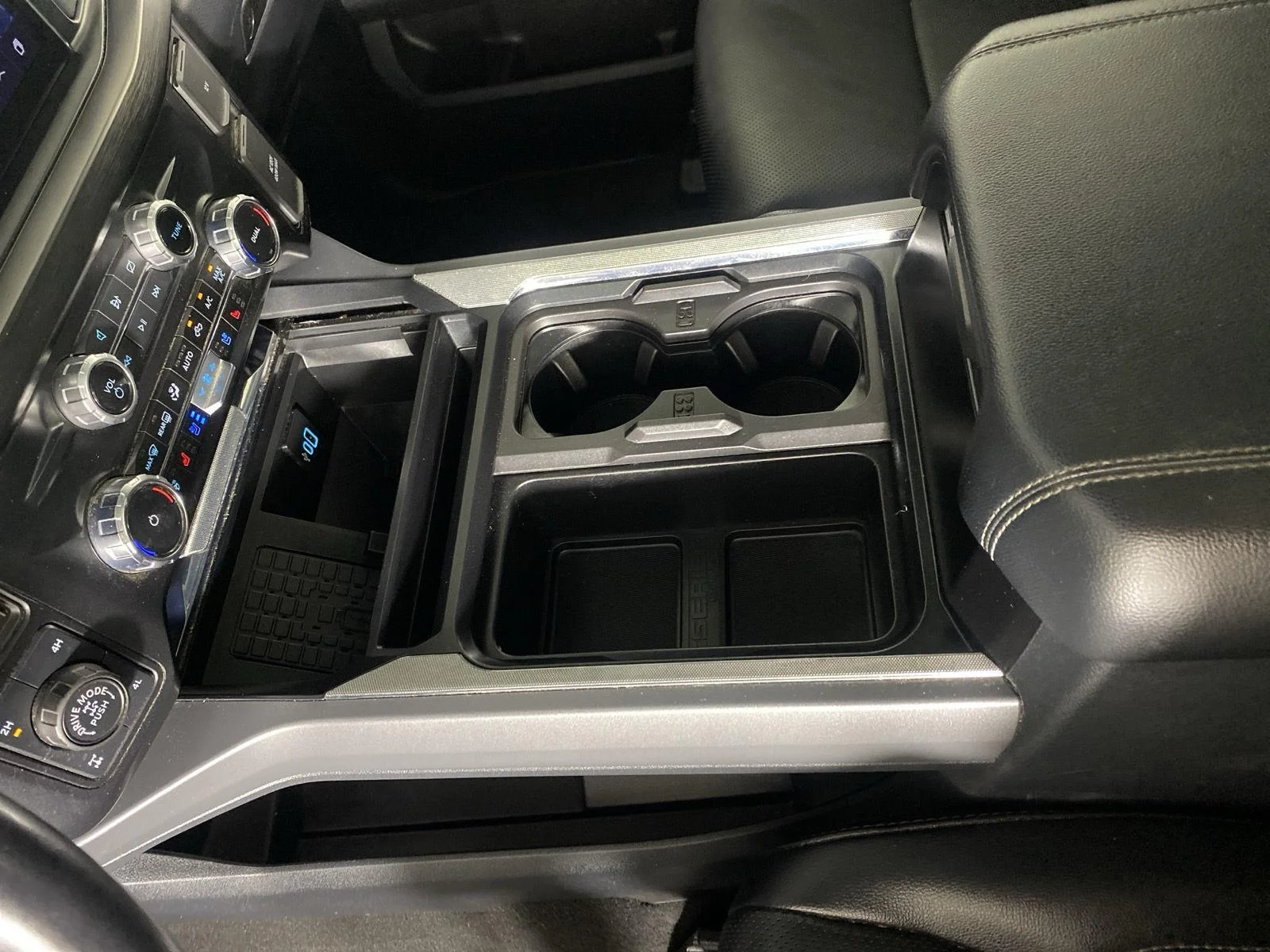 Used 2024 Agate Black Ford LARIAT image 35