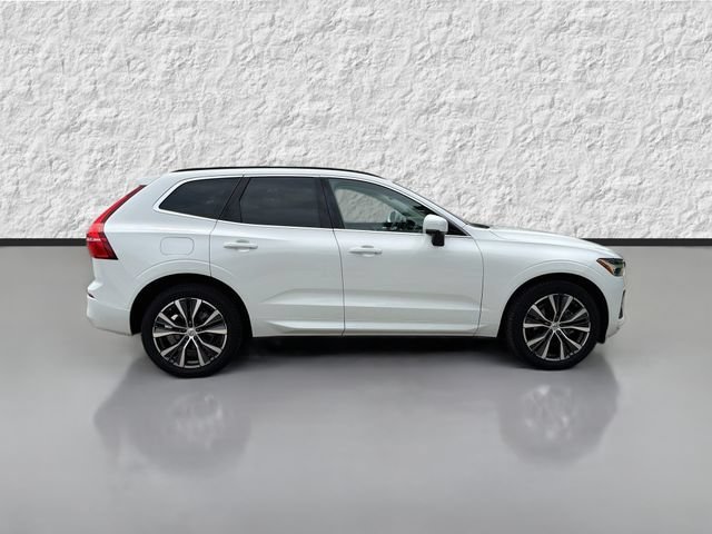 Used 2022 Ice White Volvo Momentum image 2