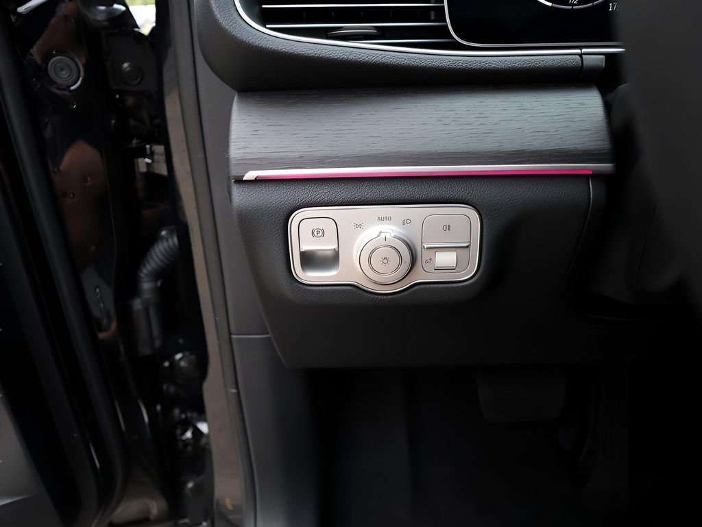 2025 Mercedes-Benz GLE GLE450 - Photo 37