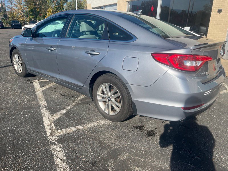 Used 2017 Gray Hyundai SE image 7