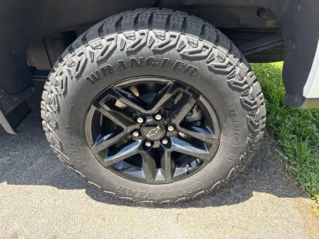 Used 2024 White Chevrolet Custom Trail Boss image 8