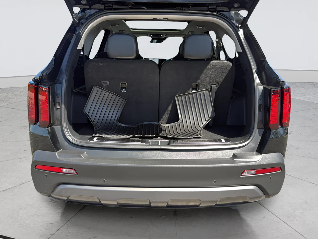 Used 2023 Black Kia X-Line EX image 16