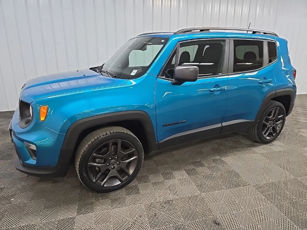Used 2021 Bikini Metallic Clearcoat Jeep Latitude image 6