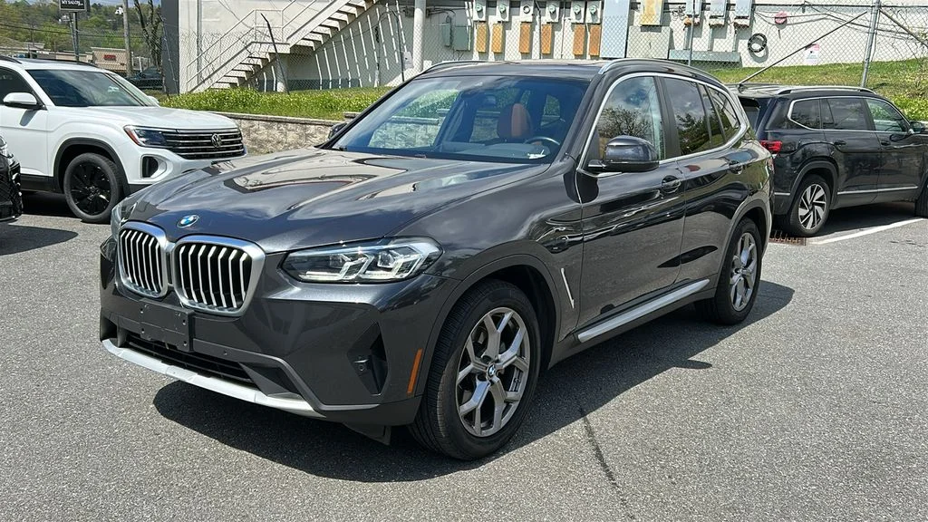 Used 2023 Gray BMW xDrive30i image 3