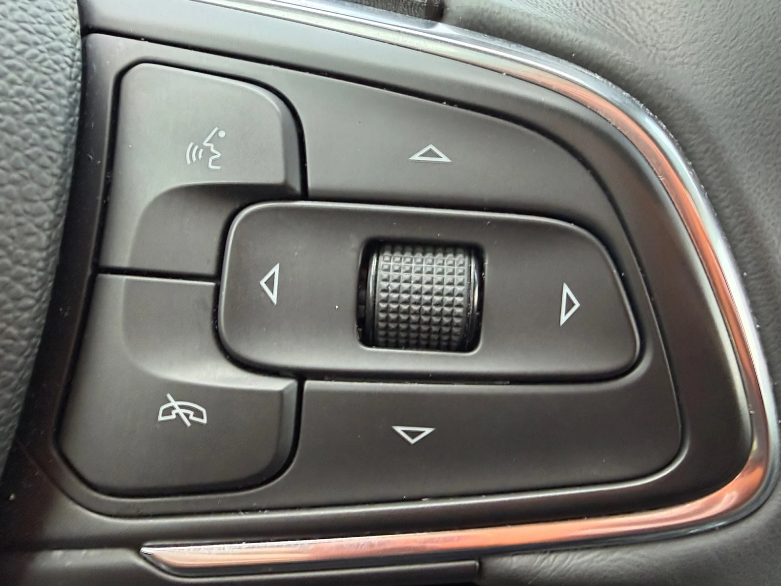 Used 2023 Cinnabar Metallic Buick Preferred image 23
