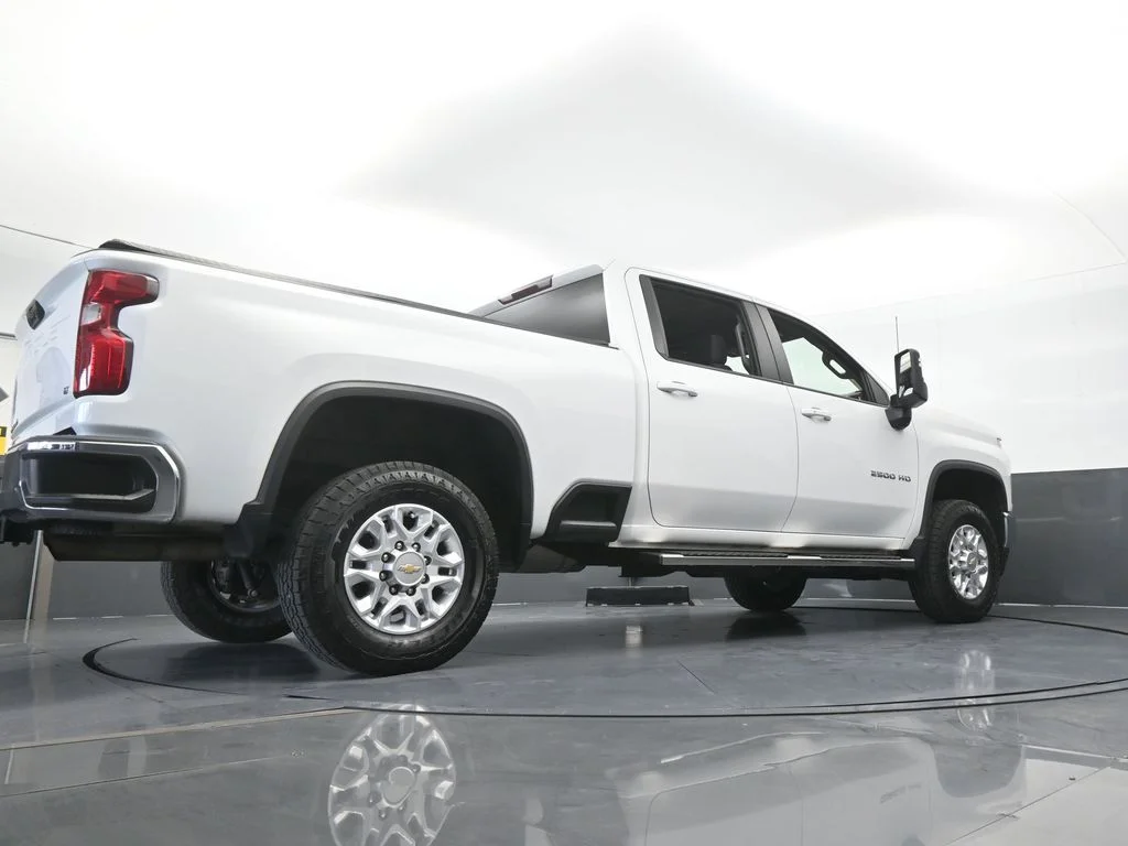 Used 2022 Summit White Chevrolet LT image 55