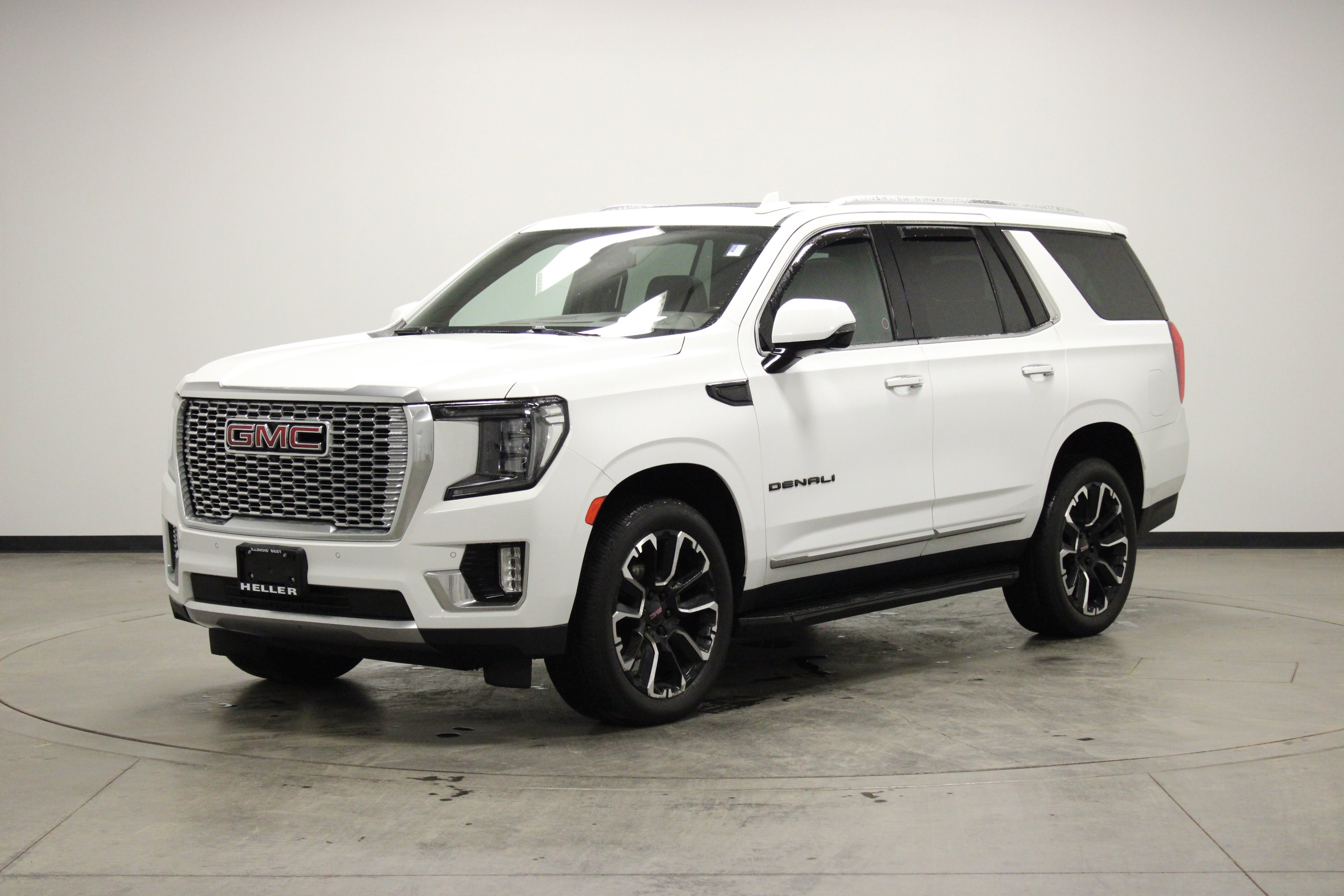 Used 2022 Summit White GMC Denali image 4