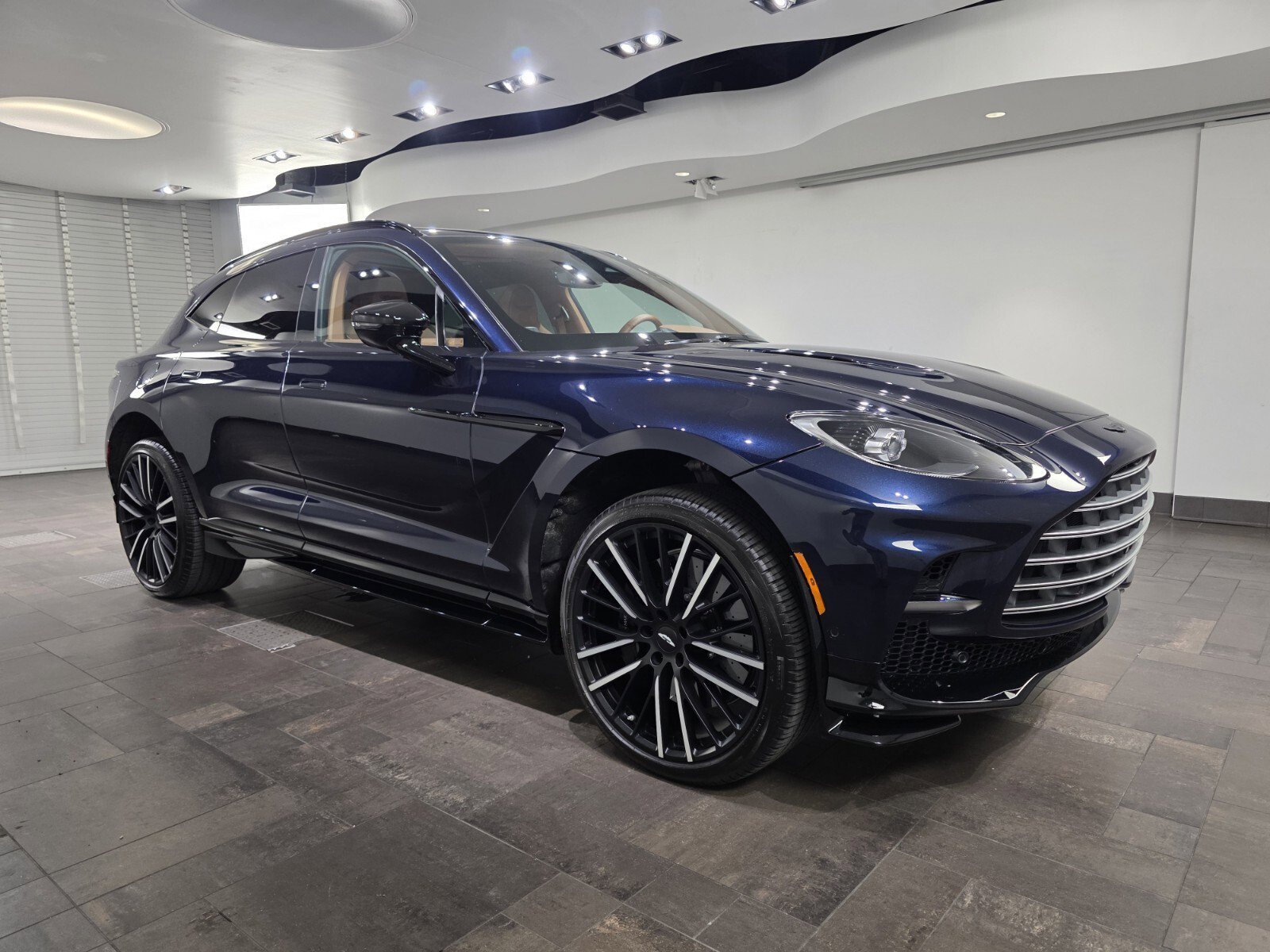 2025 Aston Martin DBX 707