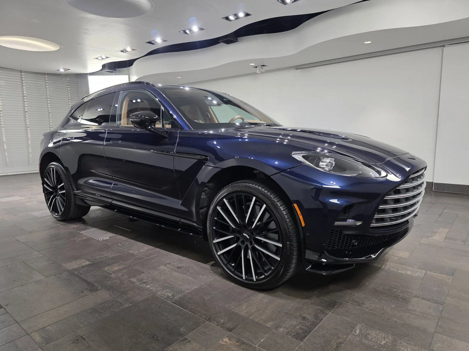 2025 Aston Martin DBX 4.0 V8 707 AWD's photo