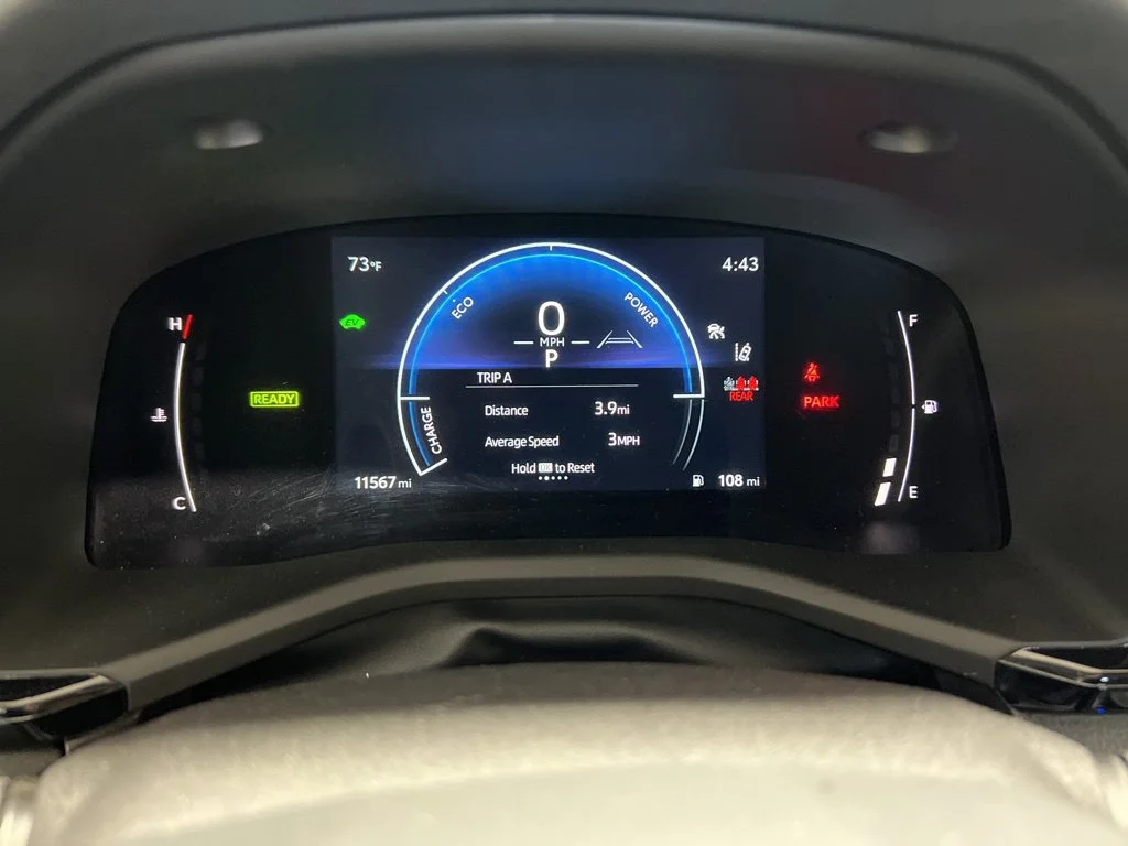 Used 2025 White Toyota LE image 22