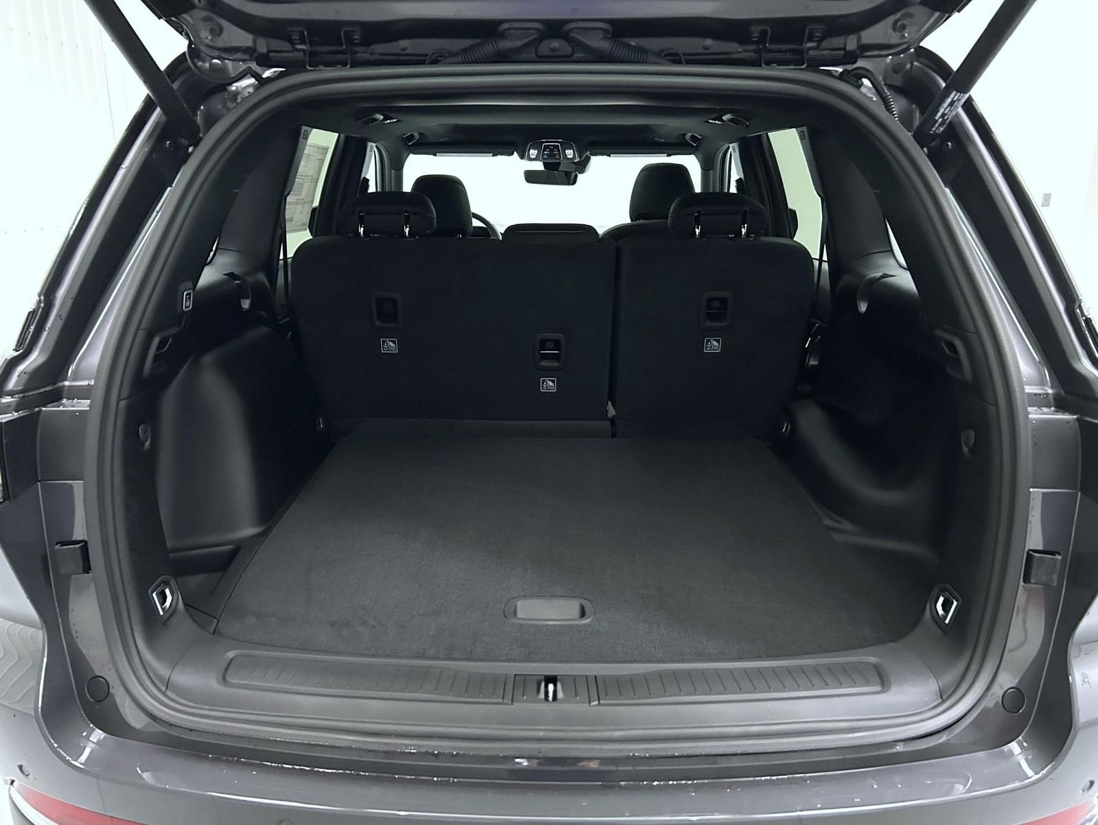 New 2026 Baltic Gray Metallic Clear-Coat Exterior Paint Jeep Laredo X image 21