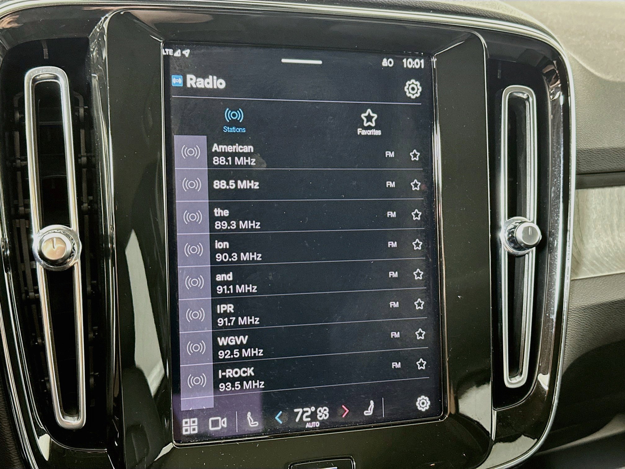 2025 Volvo XC40 Plus - Photo 15