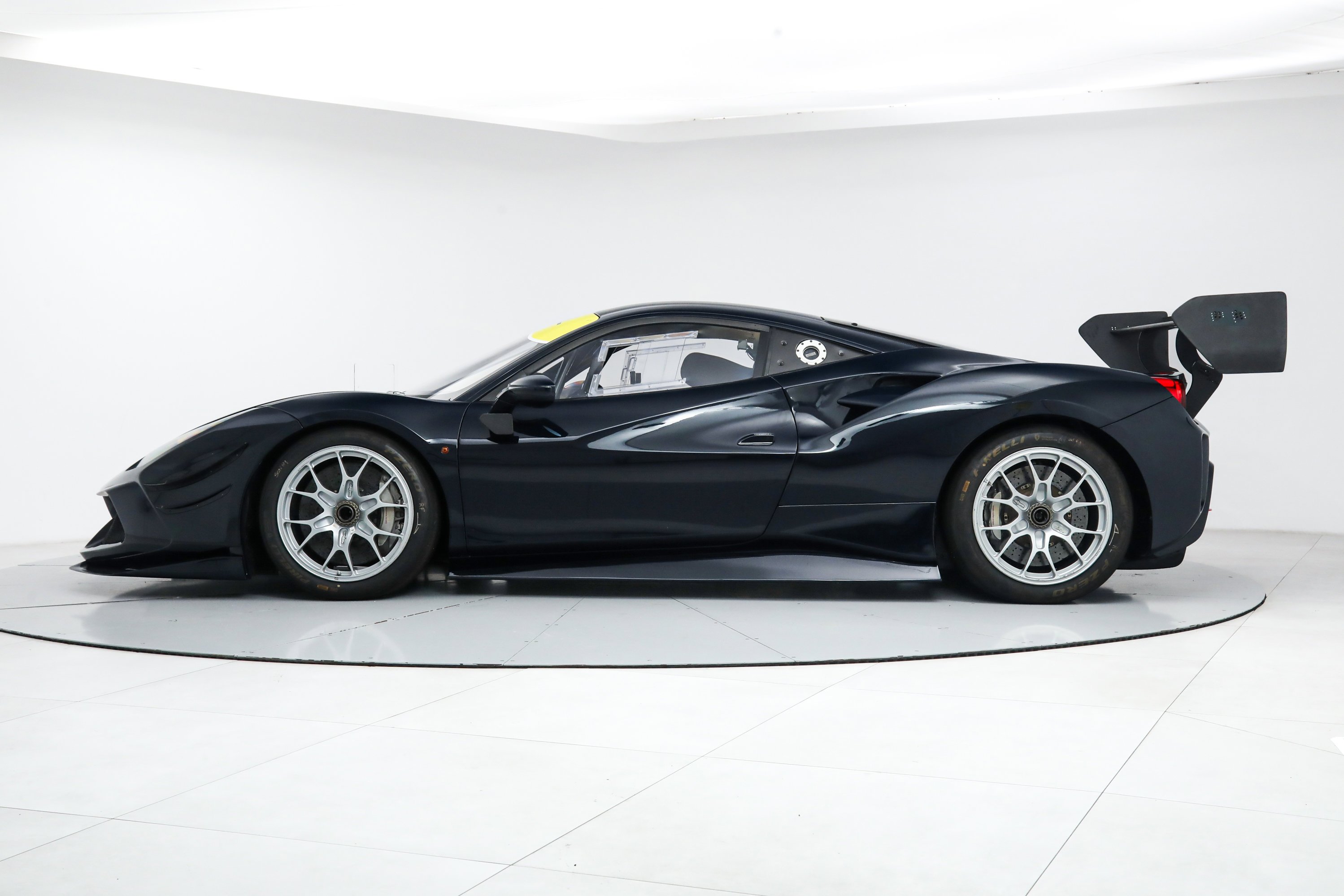 Used 2022 Blue Ferrari  image 4